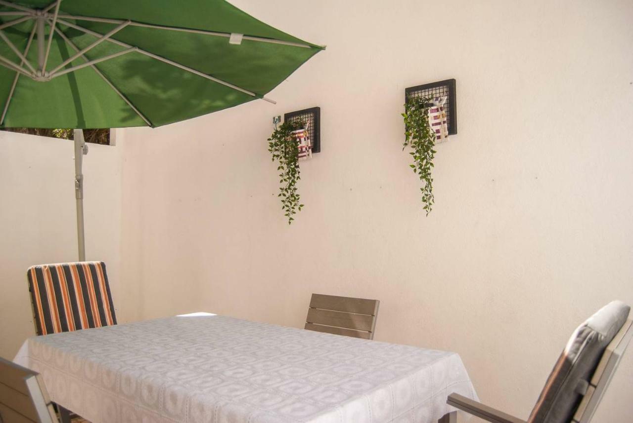 Vila Berta Apartment In A Cottage Street Apartment *